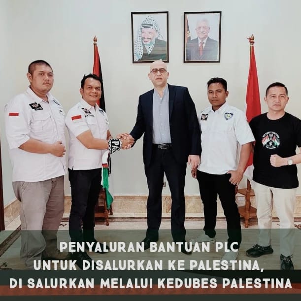 Penyaluran bantuan aksi peduli Palestina dari Pengumpulan Donasi serentak penari lintas community se Indonesia ke Kedutaan Besar Palestina di Jakarta