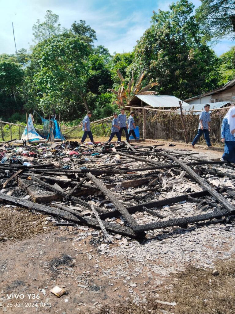 Komunitas PLC Pessel Gelar Bakti Sosial Penggalangan Dana Musibah Kebakaran Rumah Pak Iwen Dan Ibu Murni