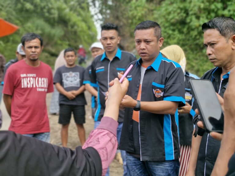 PLC DPD Solok Selatan Salurkan Bantuan Ke Lokasi Bencana Alam Sumatera Barat