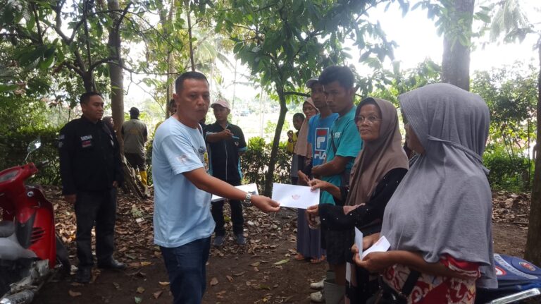 Tim Rescue PLC Tanah Datar dampingi rombongan PLC Pasaman Barat dalam giat PLC peduli, salurkan bantuan ke lokasi bencana alam Sumatera Barat.